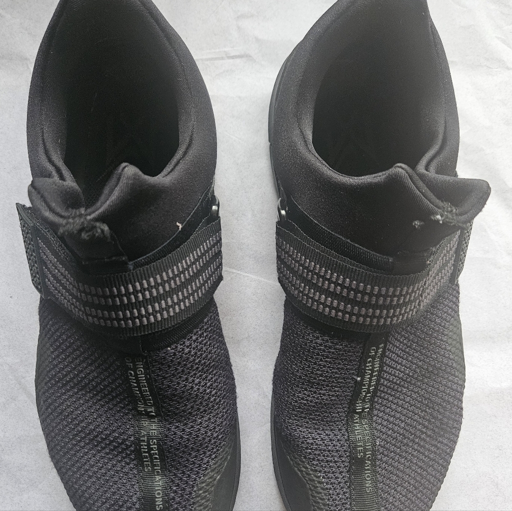 Nike Men's Black Knit Athletic Shoes